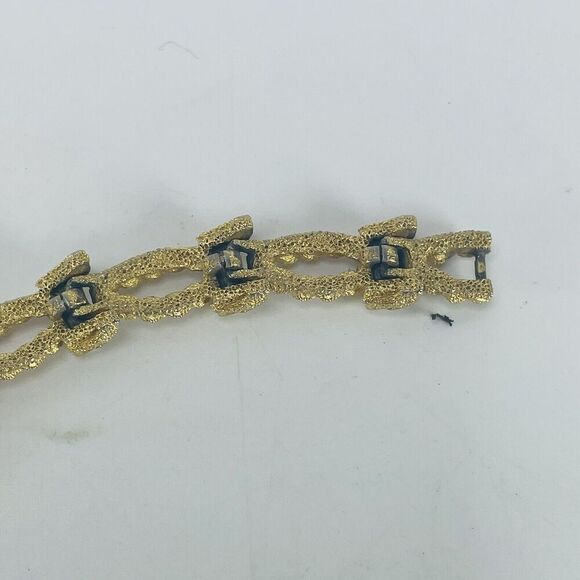 Crown Trifari Signed Bracelet Gold Tone Nugget Rope White Faux Pearl Link VTG 7" - Picture 10 of 16